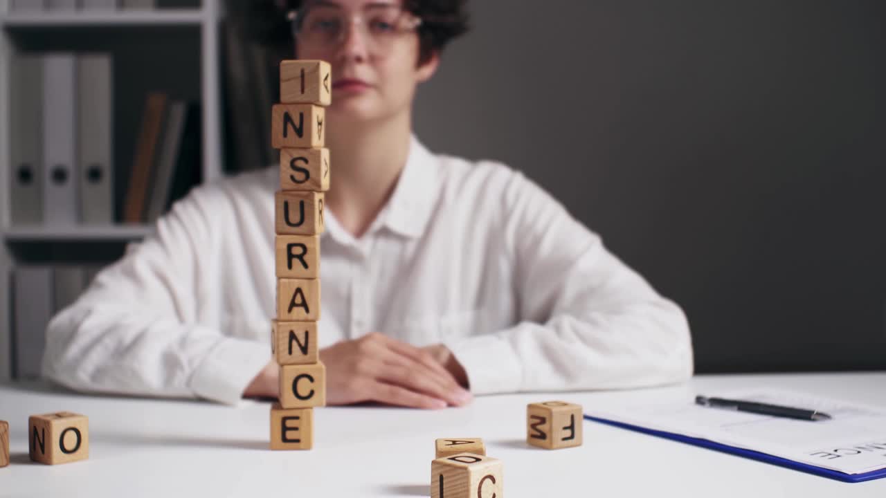 la inscripción del seguro se derrumba desaparece, el nombre de la garantía se derruba las letras se desmoronan