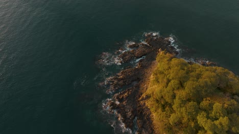 Forested-Mountains-On-The-Idyllic-Sea-In-The-Pacific-Ocean-In-Costa-Rica,-Central-America