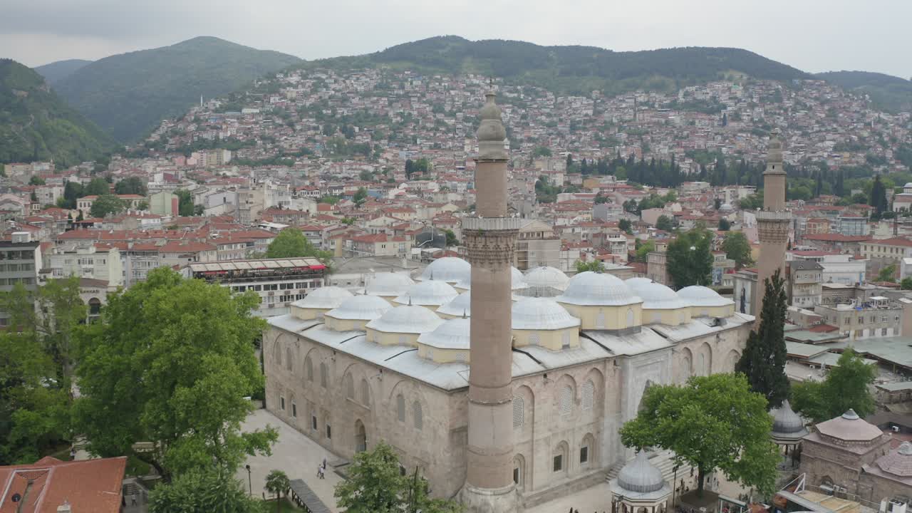 Bursan suuri moskeija eli Ulu Cami on moskeija Bursassa, Turkissa. Se on rakennettu 1300-luvulla.