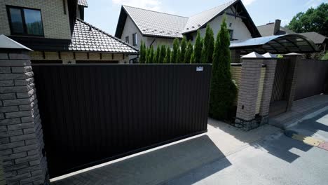 opening automatic property gate with remote controller