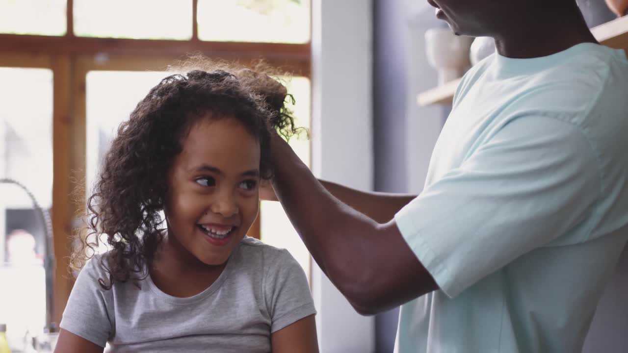 가족 이 집 에서 함께 보내는 시간