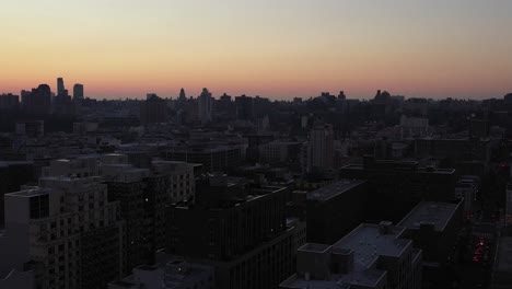 El-Dron-Se-Instala-En-Un-Grupo-De-Edificios-En-El-Barrio-De-Harlem-De-La-Ciudad-De-Nueva-York-Al-Amanecer-Hora-Dorada-Del-Amanecer