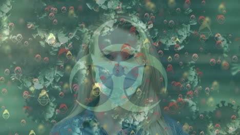animación de signos de peligro biológico y células de virus sobre una mujer que lleva una máscara facial