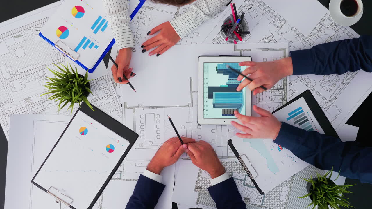 건축가와 인테리어 디자이너가 함께 일합니다.