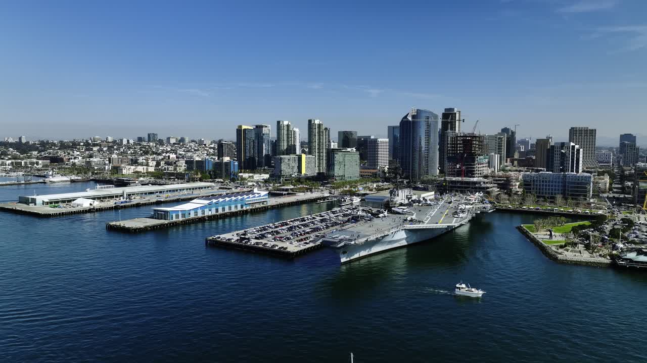 샌디에고 시 해변 주변의 공중 전망, 미국 캘리포니아의 화창한 날 - 궤도, 드론 샷