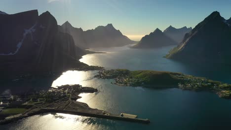 Reine-Lofoten-Es-Un-Archipiélago-En-El-Condado-De-Nordland,-Noruega.