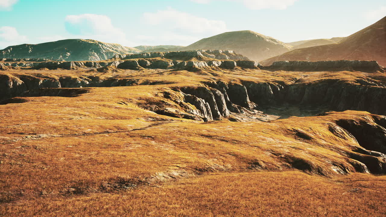 paisaje montañoso con hierba seca en afganistán