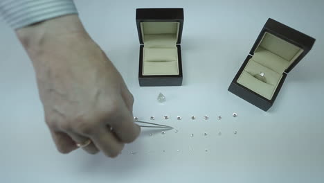diamantes de lujo sobre fondo blanco