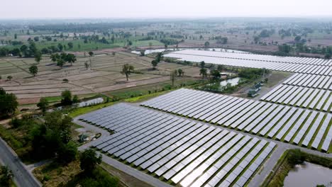 Granja-De-Células-Solares-Fotovoltaicas-Industrial-Para-Energía-Renovable