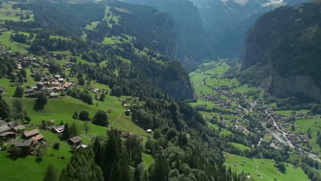 vista aérea del valle de lauterbrunnen y wengen, suiza