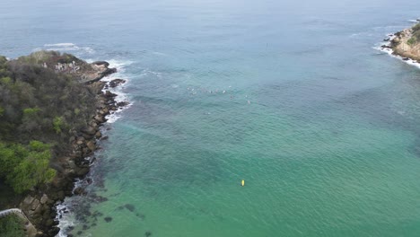 A-drone's-perspective-of-Carrizalillo-beach-surf-at-Puerto-Escondido,-Oaxaca,-Mexico