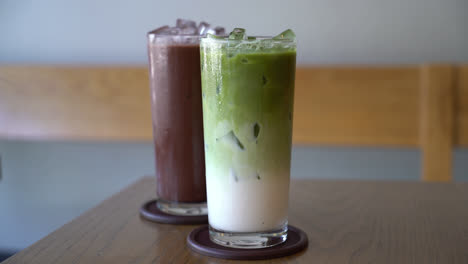 chá verde matcha gelado com leite
