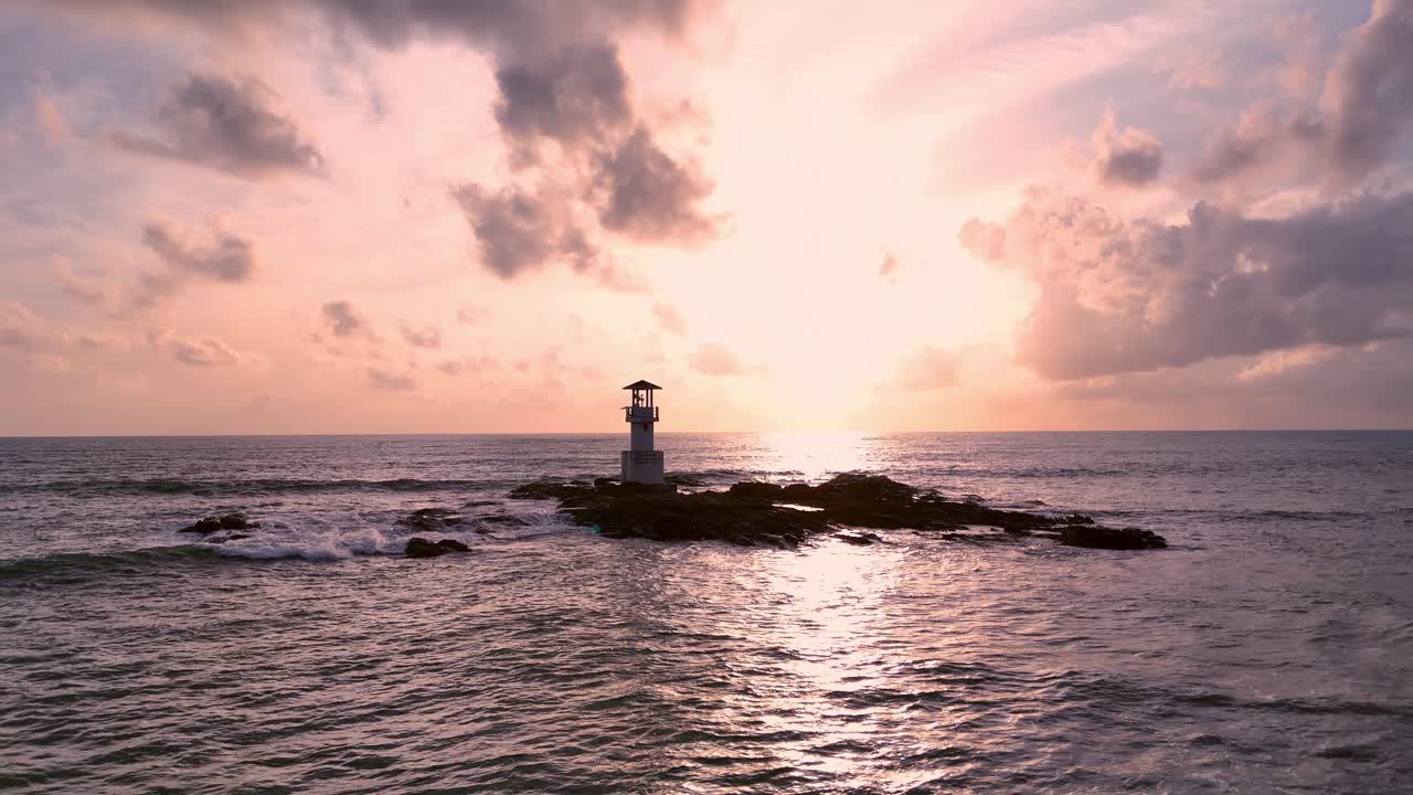 Faro al tramonto
