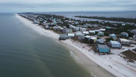 Filmische-Aufnahme-Der-Einzigartigen-Bucht-Von-Cape-San-Blas,-Golf-County,-Florida