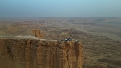 Drohnenschuss-Am-Rande-Der-Welt-Oder-Jebel-Fihrayn-In-Saudi-Arabien