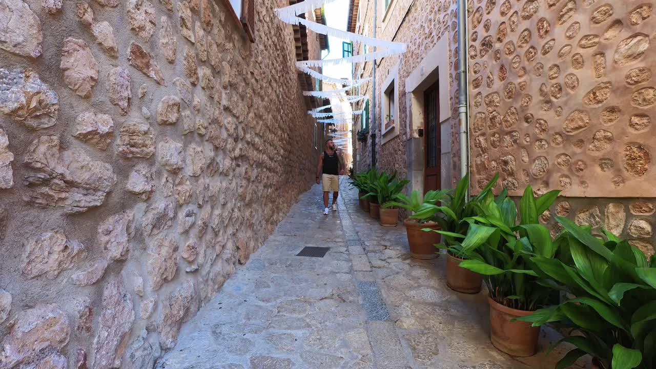 Osservando il paese maiorchino di Fornalutx