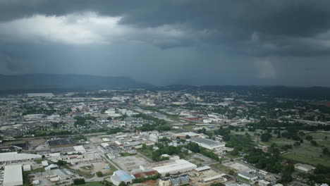 timelapse aéreo de una tormenta que se mueve hacia chattanooga, tennessee.
