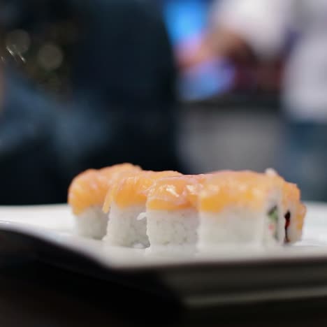 haciendo sushi, comida japonesa