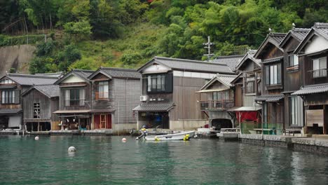 Casas-Barco-Del-Norte-De-Kyoto,-Japón