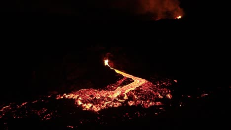 el volcán fagradalsfjall está en erupción en islandia
