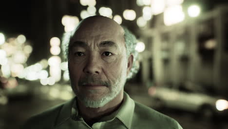 retrato de un anciano asiático