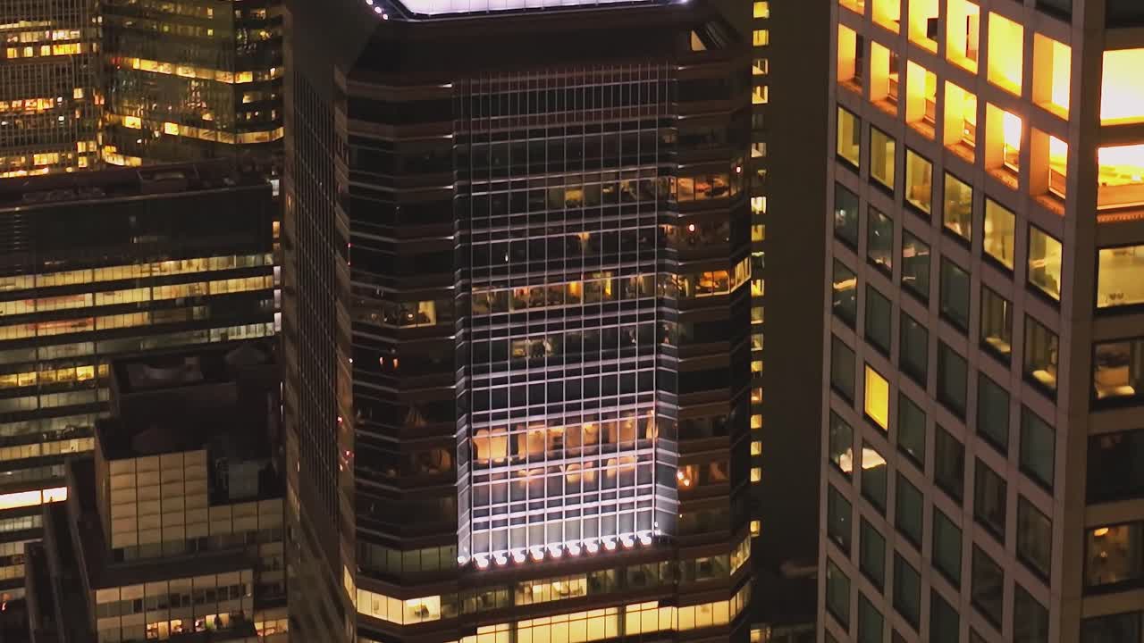 Perspectiva Aérea Íngreme de um Cânion de Ruas de Manhattan