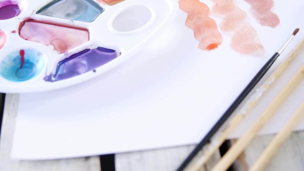 페인트 브러시 와 캔버스 로 수채화 페인트