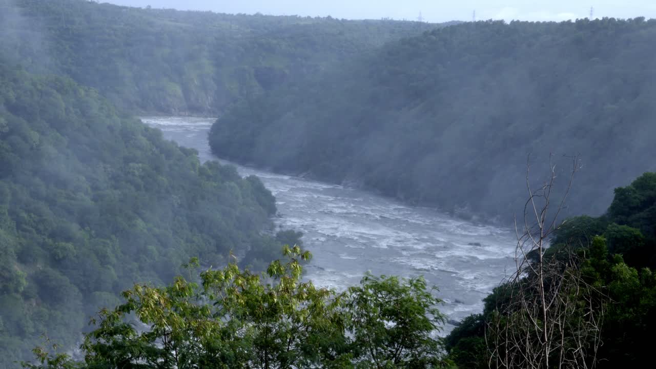 River Kaveri, river flowing through between two hills near Shivanasamudra Falls is a cluster of waterfalls on the borders of Malavalli, Mandya and Kollegala, Chamarajanagara, in Karnataka, India,