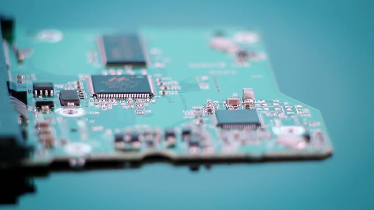 회로판이 회전하다