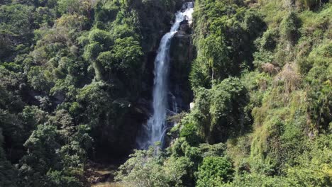 General-aerial-shot-of-Chorrerón-de-Chuao,-a-waterfall-located-two-hours-from-the-town-of-the-same-name-in-the-state-of-Aragua,-Venezuela.