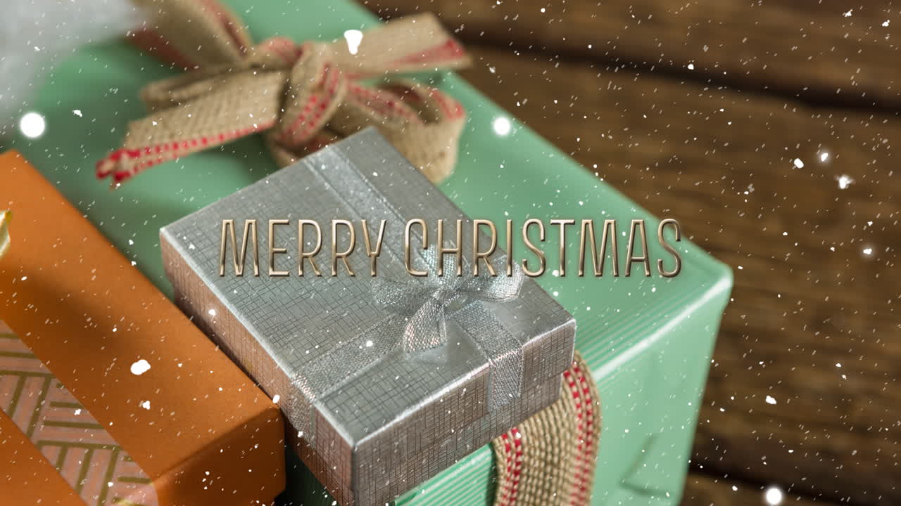 크리스마스 선물과 함께 내리는 눈 위에 메리 크리스마스 텍스트의 애니메이션