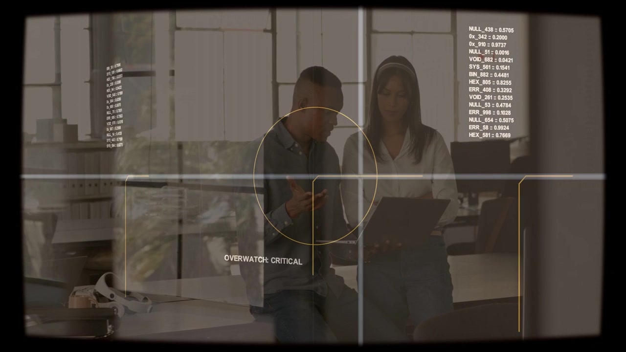 Team alla scrivania, uomo che tocca un dispositivo mentre una donna esamina un tablet, con una sovrapposizione HUD che conferma le informazioni aziendali.