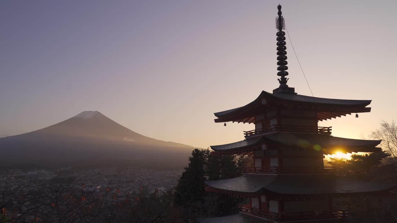 Solnedgang ved Fuji-bjerget og Chureito-pagoden - fastlåst skud