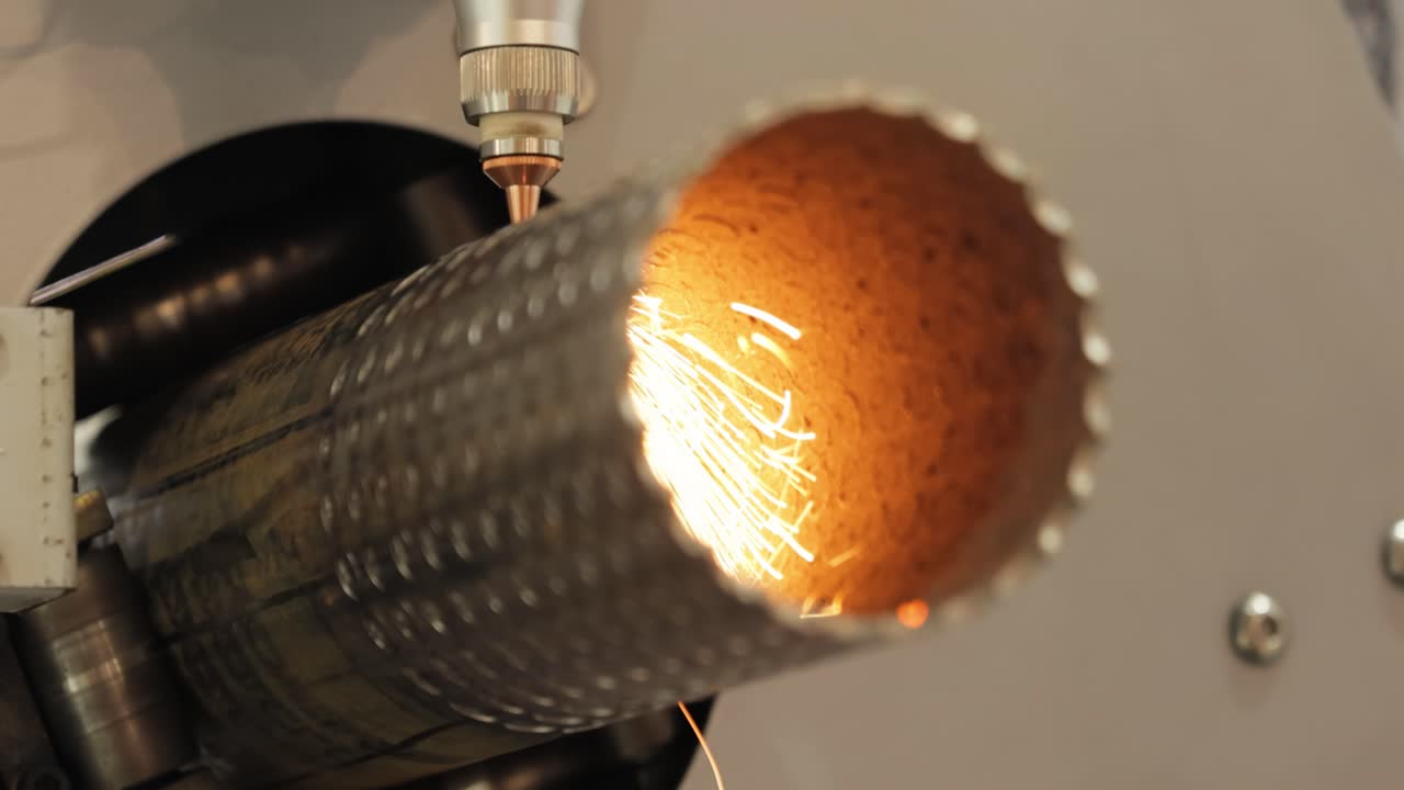 금속의 cnc 레이저 및 가스 절단, 현대 산업 기술.