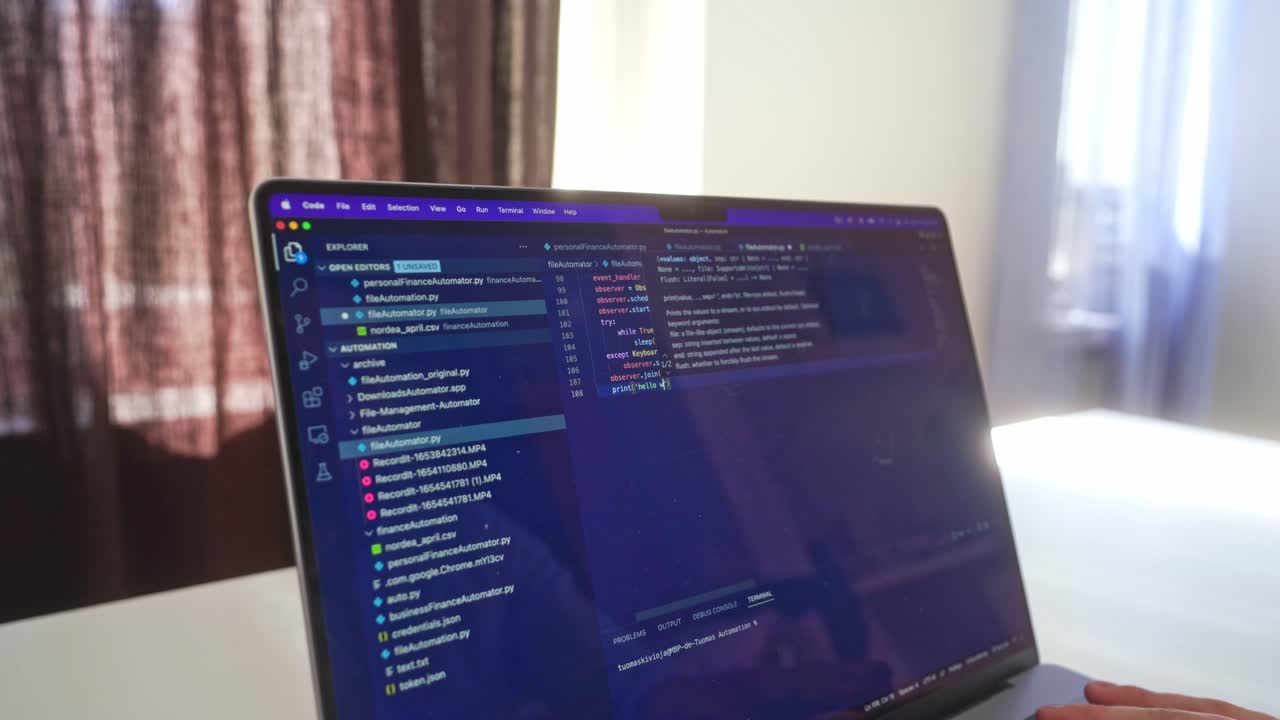 un primo piano di un ambiente di sviluppo professionale per lo sviluppo del software