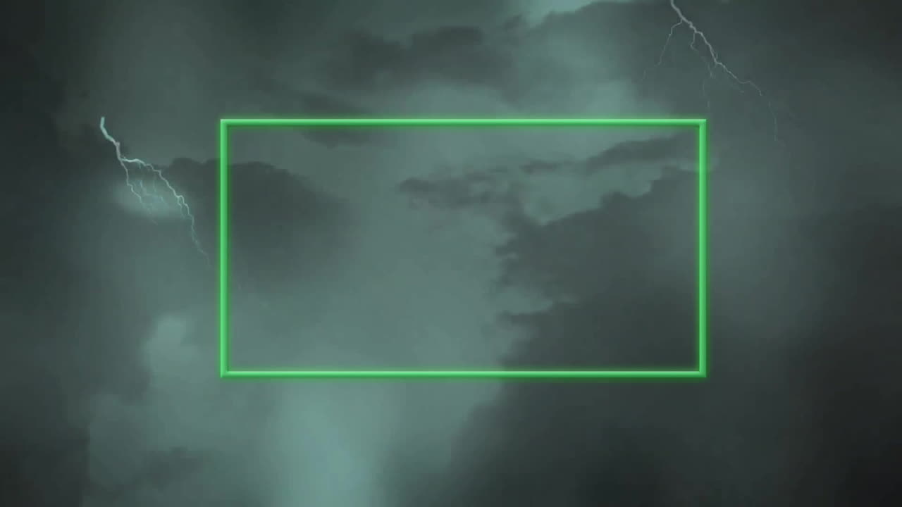 구름 하늘에 번개 위에 반이는 네온 프레임의 애니메이션