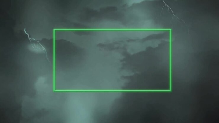 Animazione di una cornice al neon luminosa su un fulmine in un cielo nuvoloso.