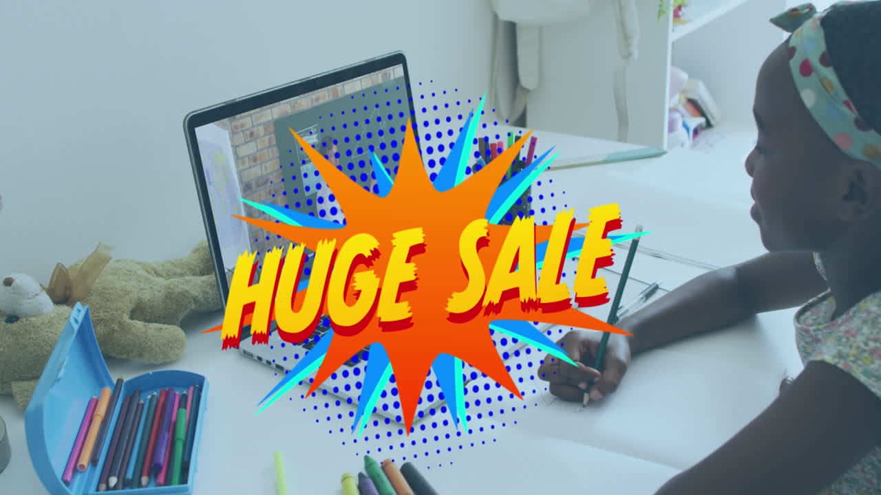 animación de un texto de venta enorme sobre una chica afroamericana que tiene una lección en línea