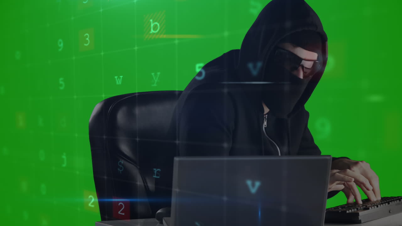 procesamiento de datos de seguridad cibernética sobre un hacker masculino usando una computadora contra una pantalla verde