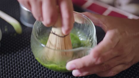 making matcha tea