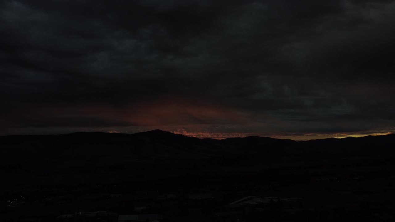 ashland, oregón, ee. uu. este es un amanecer con un giro