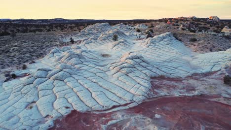 Raue-Textur-Von-Weißen-Steinklippen-In-Den-USA