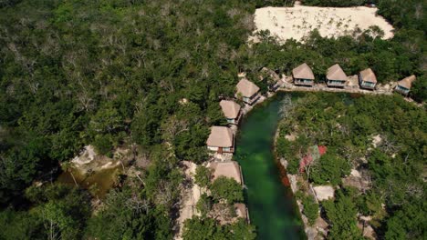 Vista-De-Drones-Del-Complejo-Hotelero-Zamna,-México