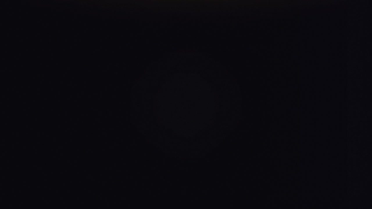 Fondo oscuro abstracto con textura de luz sutil