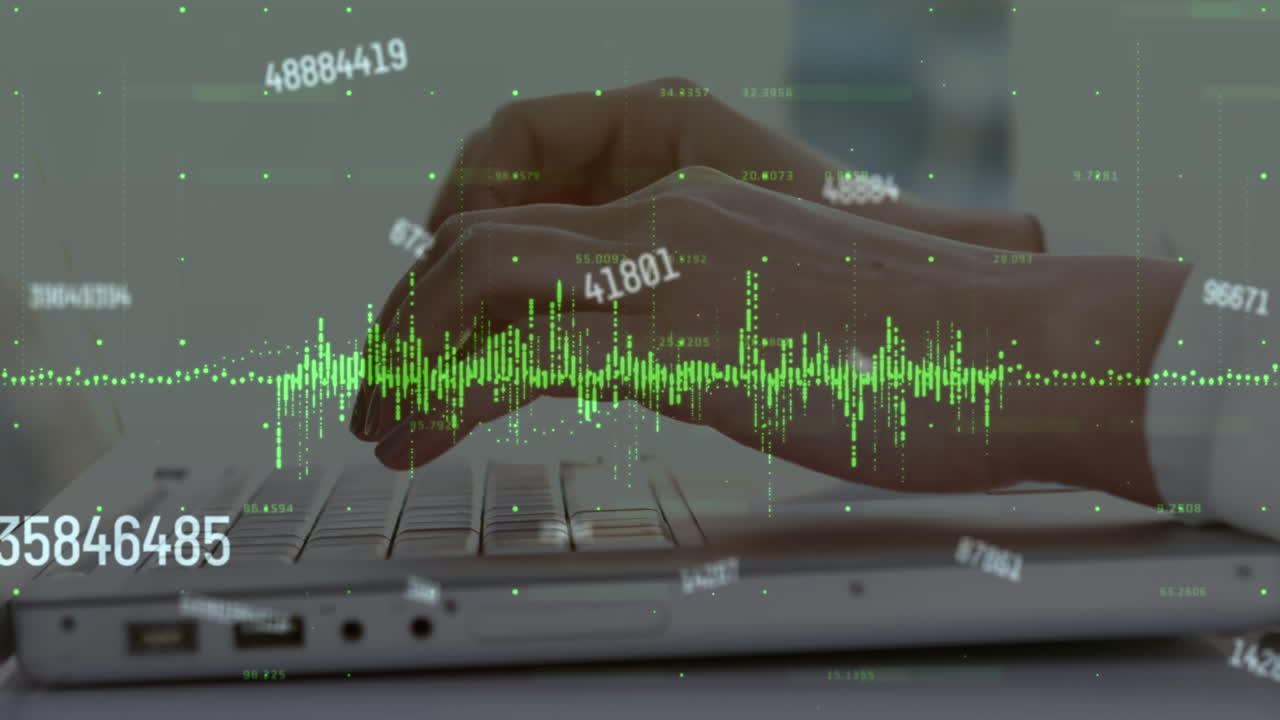 여러 개의 변화하는 숫자의 애니메이션, 노트북을 사용하여 사람의 중간 섹션에 대한 데이터 처리