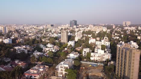 vista aérea panorámica de los edificios residenciales densos, paisaje urbano, pune, india