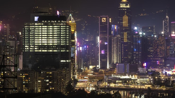 Timelapse da Paisagem Urbana de Hong Kong à Noite com Tráfego