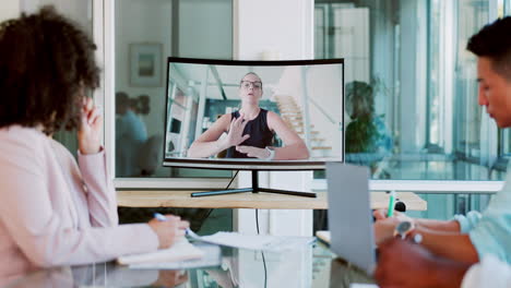 reuniones virtuales, computadoras y gente de negocios