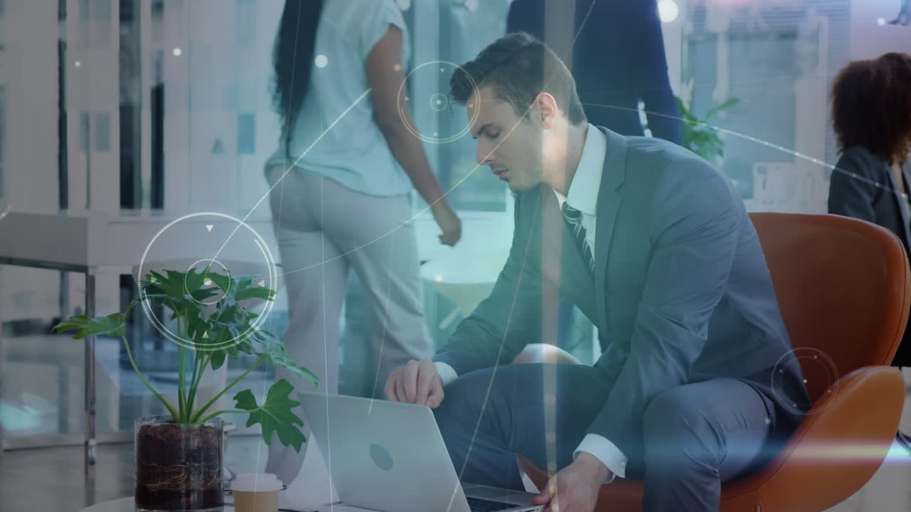 animación de conexiones sobre empresario caucásico usando portátil en la oficina