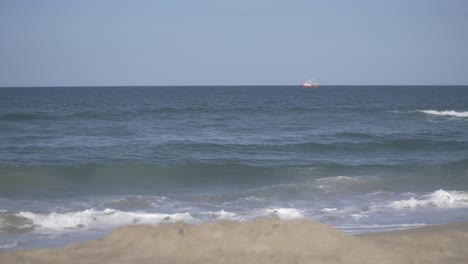 Obx-Barco-Y-Orilla-Playa-Océano-Arena